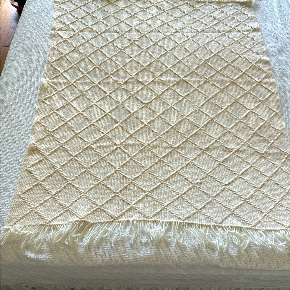 Vintage handmade afghan 47" x 54"